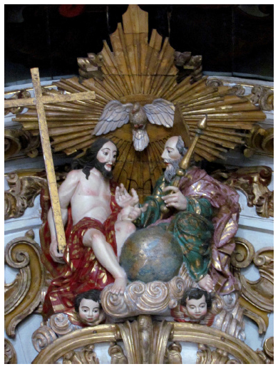 Grupo escult&oacute;rico Sant&iacute;ssima Trindade, ret&aacute;bulo-mor da Matriz de Santa Luzia, Santa Luzia (2017). 