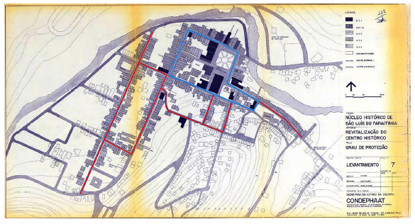 Mapa do Centro Hist&oacute;rico de S&atilde;o Luiz do Paraitinga, assinalando o per&iacute;metro de tombamento: im&oacute;veis pintados de roxo com diferentes intensidades para distintos graus de prote&ccedil;&atilde;o e a delimita&ccedil;&atilde;o dos dois per&iacute;metros: em azul, o per&iacute;metro do chamado Centro Hist&oacute;rico I; em vermelho, o Centro Hist&oacute;rico II, 1982. Interven&ccedil;&atilde;o das autoras sobre planta original obtida no Condephaat.