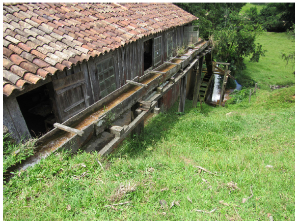 Parte lateral do edif&iacute;cio da marcenaria, 2017. 
