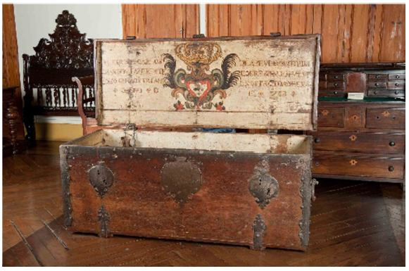 Vista frontal da arca-cofre RG 3242. Acervo do Museu Paulista.5