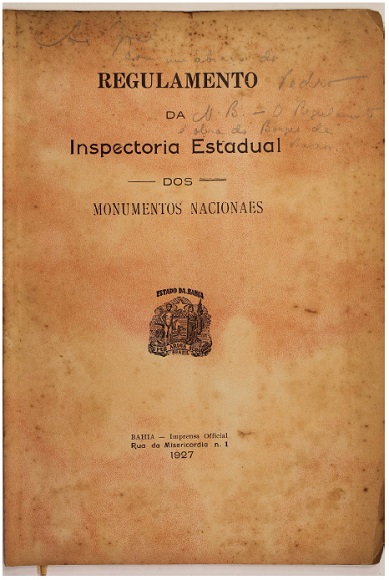 Regulamento da Inspectoria Estadual dos Monumentos Nacionaes, com dedicat&oacute;ria a l&aacute;pis de Pedro Calmon. 
