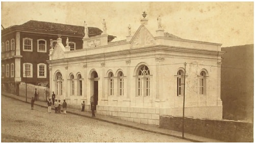 Liceu de Artes e Ofícios de Ouro Preto em 1898. Foto de J. Brandi. Fonte: Arquivo Público Mineiro, s/d. Disponível em: <https://bit.ly/2jWdh0v>. Acesso em: 6 jun. 2019.