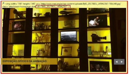 Exibição de código de imagem pertencente à página inicial do site do MAO, com destaque para atributo alt, que corresponde ao equivalente textual do conteúdo imagético, 2018. Revisão do site com a utilização da ferramenta HERA.