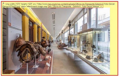 Exibição de código de imagem pertencente à página sobre o acervo do MAO, com destaque para atributo alt, que corresponde ao equivalente textual do conteúdo imagético, 2018. Revisão do site com utilização da ferramenta HERA.
