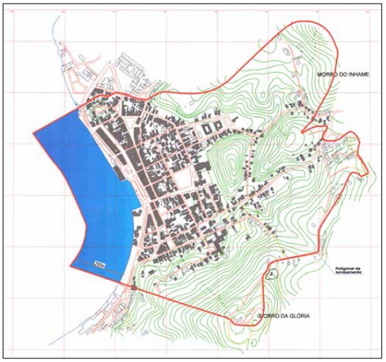 Delimitação final da área tombada, marcada em vermelho, abrangendo parte da laguna e os morros. Processo de Tombamento, Anexo III, fl. 58. O desenho compõe um conjunto de plantas relativas a um estudo da cidade feito após o tombamento. Série Processos de Tombamento ACI-RJ.
