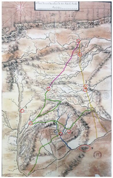 “Planta do novo descoberto de São João de Jacuí” (século XVIII). Destacamos no mapa o Caminho dos Goiases, em amarelo, e um trecho do Caminho de Fernão Dias, em roxo, assim como suas ramificações em direção a freguesias e povoados mineiros e paulistas, em verde. Em azul foram destacados o rio São João de Jacuí, que deságua no Rio Grande, e o rio São João Pequeno, afluente do primeiro. Em vermelho, as seguintes localidades: 1) Cidade de São Paulo; 2) Vila de Jundiaí; 3) Aldea de Mogi Mirim; 4) Aldea de Ouro Fino; 5) Aldea de Santa Anna (Santana do Sapucaí); 6) Aldea do descuberto de Cabo Verde; 7) Aldea de São João; 8) São João de Jacuí e 9) “O Desemboque”.