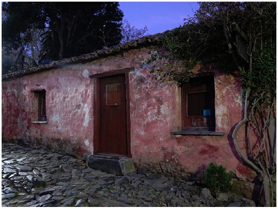 Edificação em Colônia do Sacramento, Uruguai, onde funciona um restaurante, 2019.