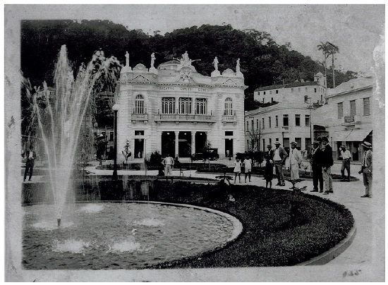 Teatro Carlos Gomes, em Vitória (ES), fotografia de meados da segunda década do século XX. Fonte: Acervo Superintendência do Iphan no Espírito Santo.