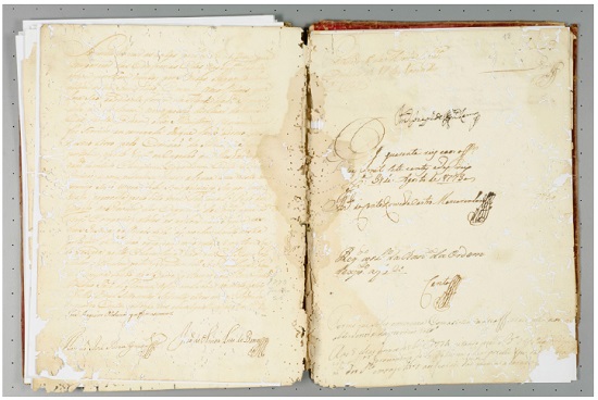 Bifólio antes do restauro. Foto: Cláudio Nadalin.