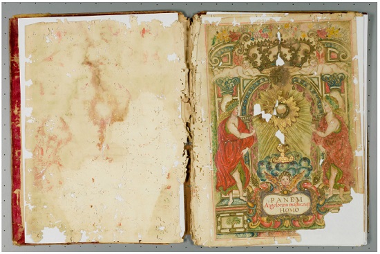 Frontispício antes do restauro. Foto: Cláudio Nadalin.