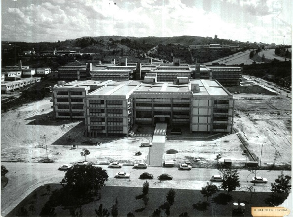 Vista geral da BC-UFMG &agrave; &eacute;poca de sua constru&ccedil;&atilde;o.