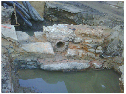 O p&iacute;er 3, em parte desmantelado. Foto: Andrea Jundi.