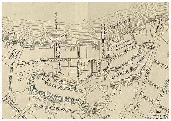Guia e Plano da cidade do Rio de Janeiro, A. M. Mc Kinney e Roberto Leeder (1858). Nele, v&ecirc;-se a ent&atilde;o Rua S&atilde;o Francisco da Prainha, seguida pela Rua Nova de S&atilde;o Francisco da Prainha que foi aberta ap&oacute;s a demoli&ccedil;&atilde;o da pedra; a orla tomada por trapiches, destacando-se o da Pedra do Sal, junto &agrave; rua de mesmo nome, encostando no grande afloramento rochoso do Morro da Concei&ccedil;&atilde;o. &Agrave; esquerda, a Pra&ccedil;a Municipal, onde fora implantado o Cais do Valongo, em 1811, substitu&iacute;do pelo Cais da Imperatriz, em 1843; e, no outro extremo, o Largo da Prainha (atual Pra&ccedil;a Mau&aacute;). Fonte: Acervo digital da Biblioteca Nacional.