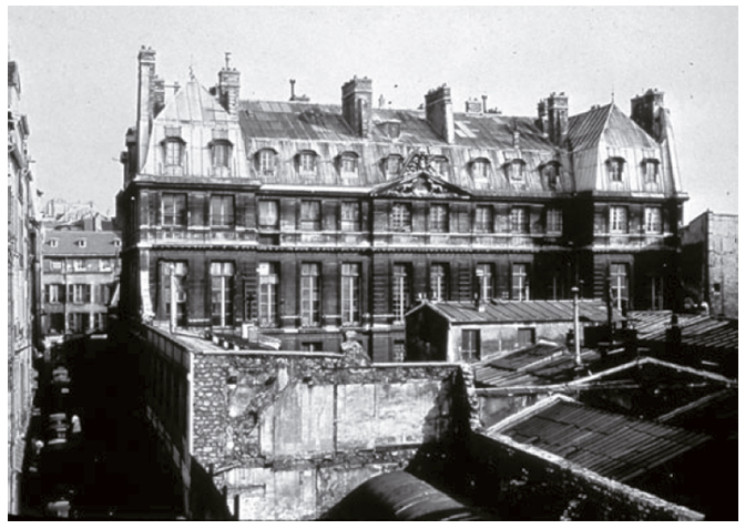 Vista externa a partir do jardim do antigo hotel Salé, hoje museu Pablo Picasso, nos anos 1950.