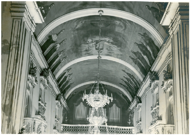 Vista do interior da nave da Igreja da Ordem Terceira do Carmo de São Paulo para o coro (fotografia de novembro de 1937 de G. Graeser).