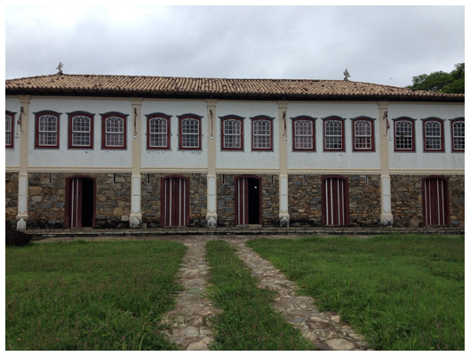 Fachada lateral da Casa Sede da Fazenda Loanda, novembro de 2016.