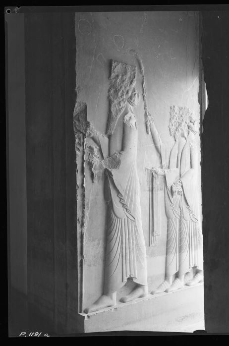 “Harem of Xerxes, King, and Two Attendants on Southern Doorway of Main Hall. A. East Jamb”. Schmid (1953, pl. 193A).