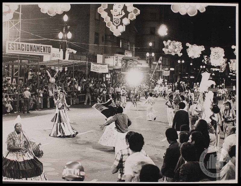  - Desfile da escola de samba Colorado do Brs na Avenida So Joo, 28.2.1976.