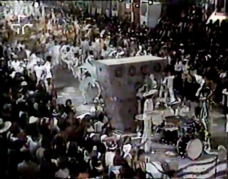  - Desfile da escola de samba Camisa Verde e Branco na Avenida So Joo, 1976.