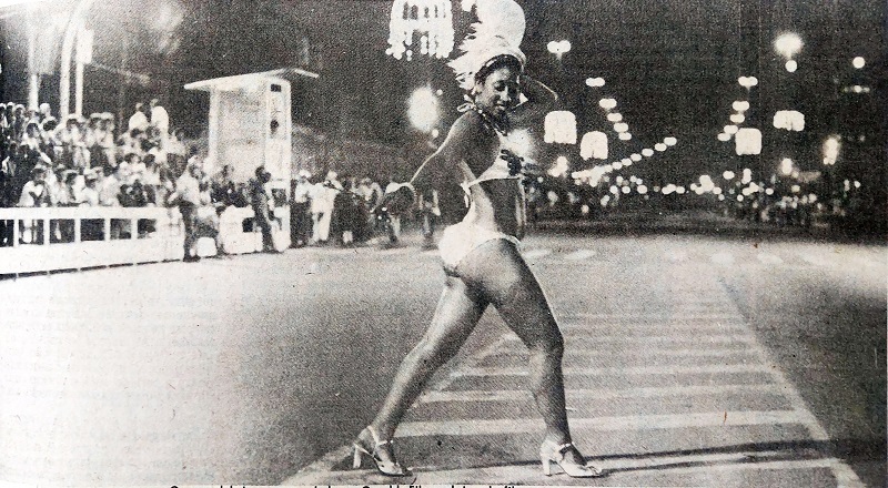  - Passista se apresenta na noite de desfile das agremiaes do Grupo III na Avenida Tiradentes, 1977.