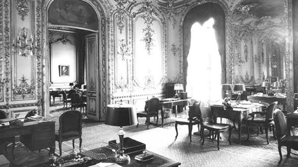 Interior of the h�tel de la Fare.81