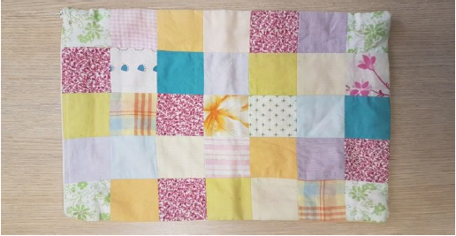 Bolsa de tecido para guardar caderno.