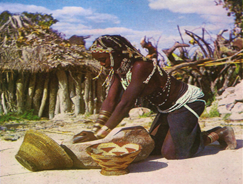 Cestos
(antigos) usados e feitos pela mulher mu&iacute;la