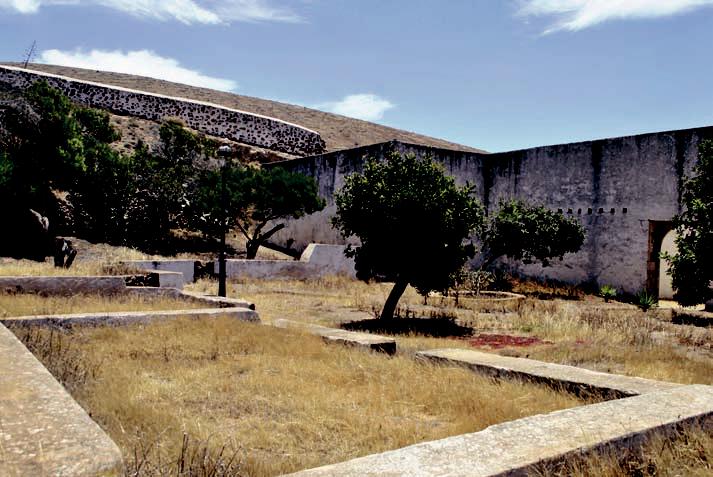 Vestigios arquitect&oacute;nicos de las habitaciones del
convento. 