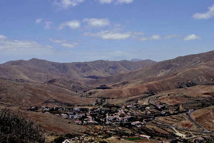 Betancuria, primera ciudad de la expansi&oacute;n atl&aacute;ntica
fundada en 1404.