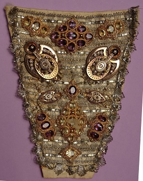 Peto con joyas
inglesas sobrepuestas. Siglo XIX.