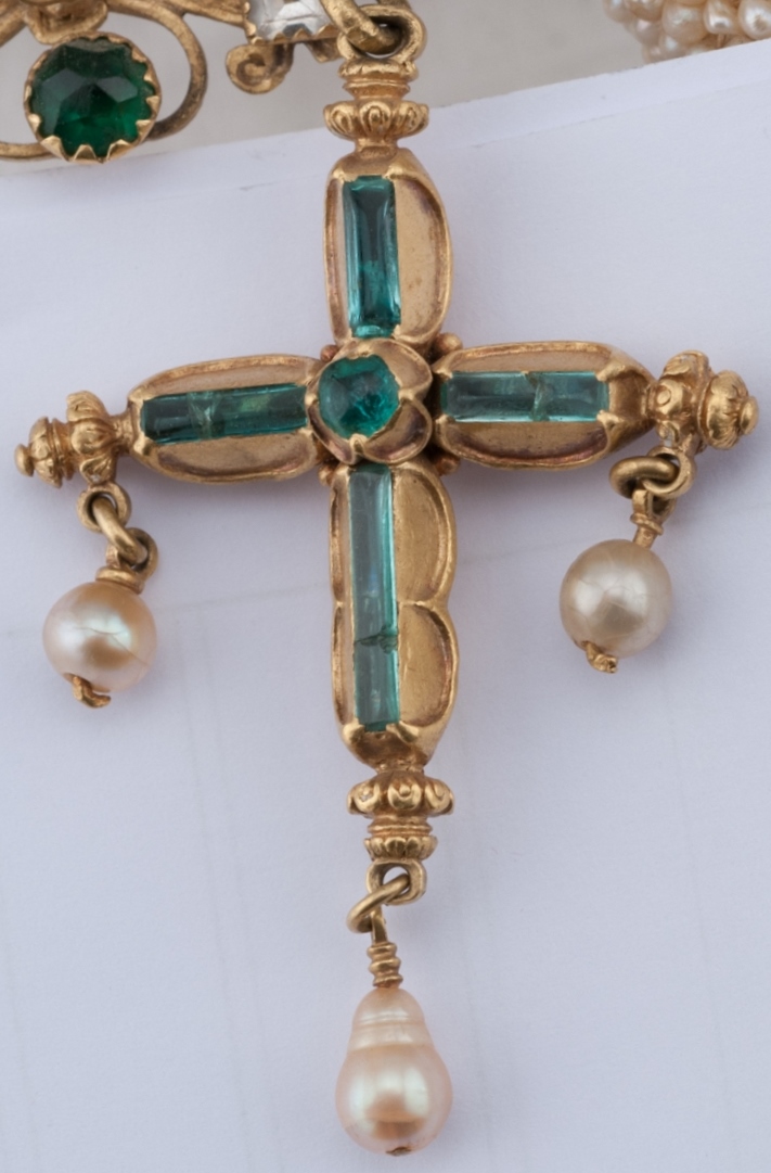 Cruz pectoral, c. 1560. 