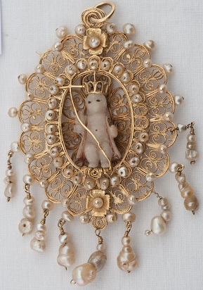 Medallón-relicario de
filigrana, c. 1700-1725.