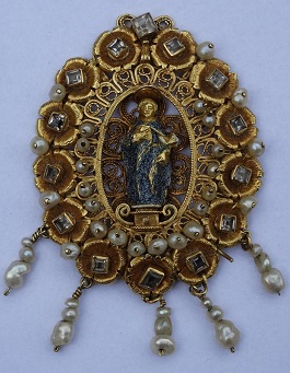 Medallón-relicario de
filigrana, c. 1700-1725. 