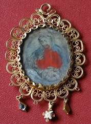 Medallón-relicario de filigrana, c.
1700-1725. 