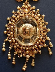  Medallón relicario
de filigrana, c. 1700-1725.