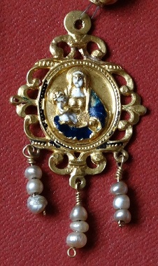 Medalla de la Virgen con el Niño, siglo XVI.
