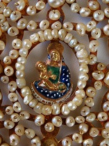 Joya de pecho con la
Virgen con el Niño. La Palma, c. 1705.