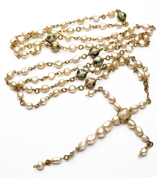 Rosario de perlas
gruesas donado por el navegante Manuel de la Mota a su regreso del Caribe en
1650.