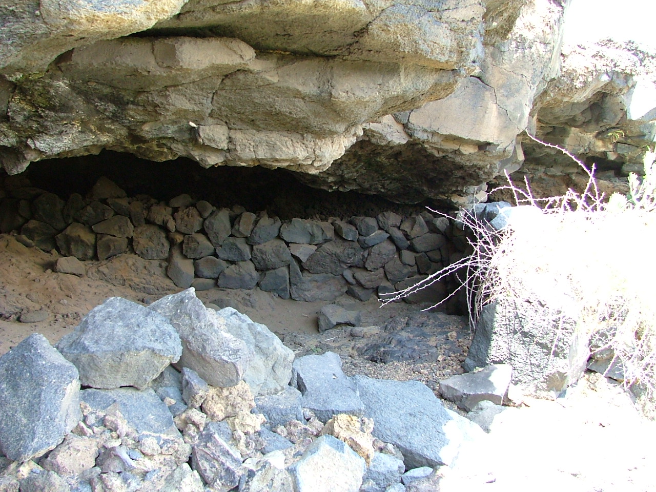 Cueva de punta del Jurado, valle Guerra.