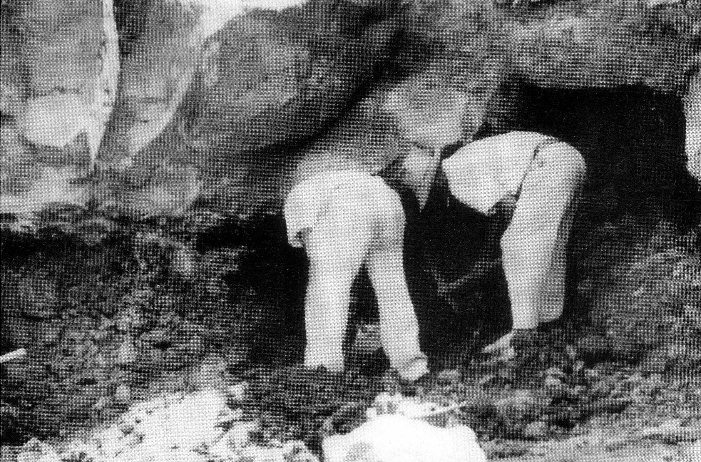Excavación de la cueva de La Palmita, Tejina. MAPC..