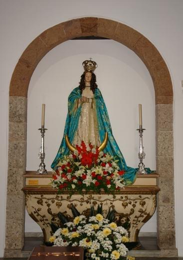 Antigua puerta de acceso al convento, convertida hoy en una hornacina, donde se expone una imagen de la Inmaculada Concepci&oacute;n. (Foto: elaboraci&oacute;n propia).