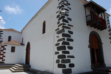 Iglesia parroquial de Nuestra Se&ntilde;ora de Candelaria, Tijarafe, La Palma (fotograf&iacute;a del autor).