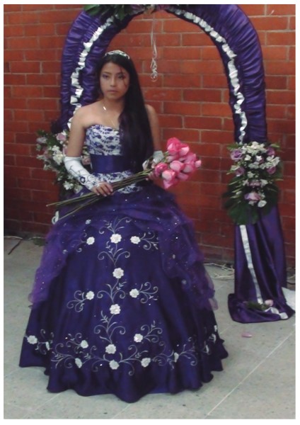 Imagen 6. Pose de una de las quinceañeras que su fotógrafa le solicitó