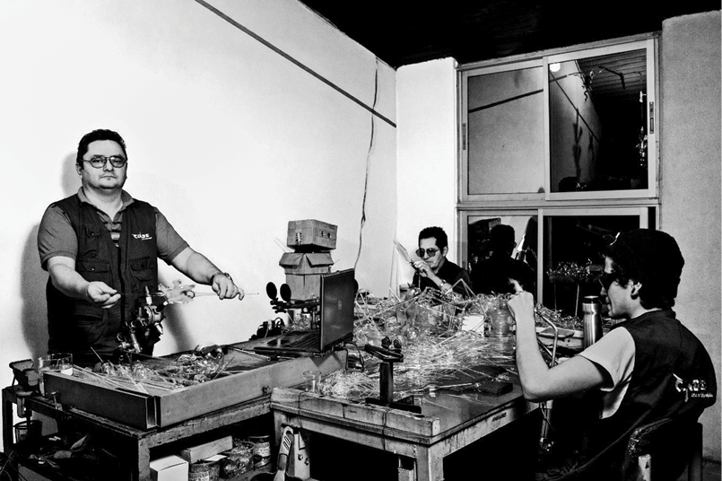 Figura 5. Millán, A, Cortés, L (2018) Fotografía en el Taller de vidrio Hermanos Conde. Localidad Cuarta de San Cristóbal. Bogotá. Col.