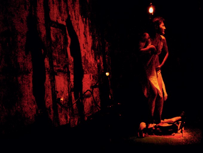 Imagen 3. ¿Qué vas a decir, Rosalba? Grupo La Mosca Negra: Escrita y dirigida por Victoria Valencia. Interpretada por: Zulima Ochoa y Maribell Arango. Nueve (9) Fotografía: Diego Delgado.