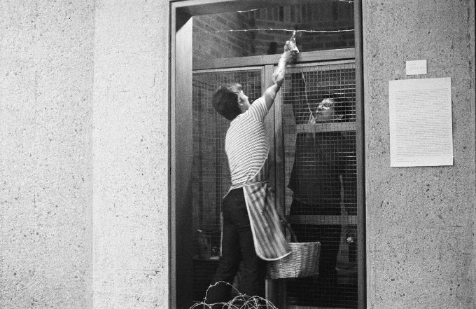 Imagen 3. Trampa. (Fernando Cepeda, 1980). VI Saln Atenas, Museo de Arte Moderno, Bogot. Fotografa de Oscar Monsalve (Bogot, 1980).
