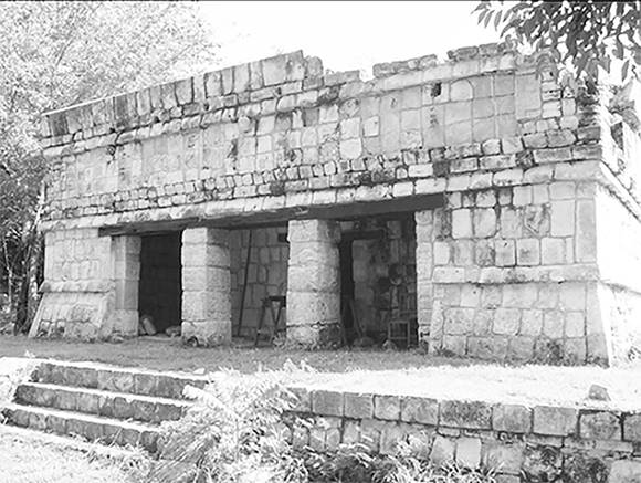 El Templo de los B&uacute;hos tras la restauracion de Peter J. Schmidt. Foto de Eduardo P&eacute;rez de Heredia, 2010.