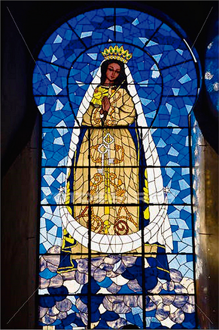 Vitral de la Virgen de Izamal. 