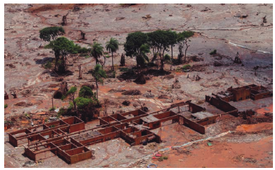 Escola em Bento Gonçalves destruída pela lama.