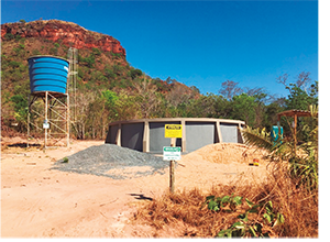 Reservat&oacute;rio de
  abastecimento de &aacute;gua no reassentamento Baix&atilde;o. 